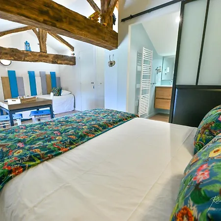 Les D'aurore Bed and breakfast 3*